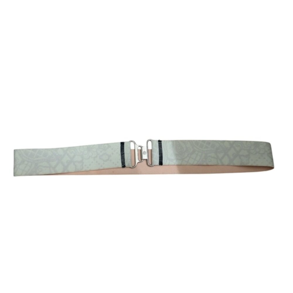 Lululemon Athletica stretchy Logo clip close belt